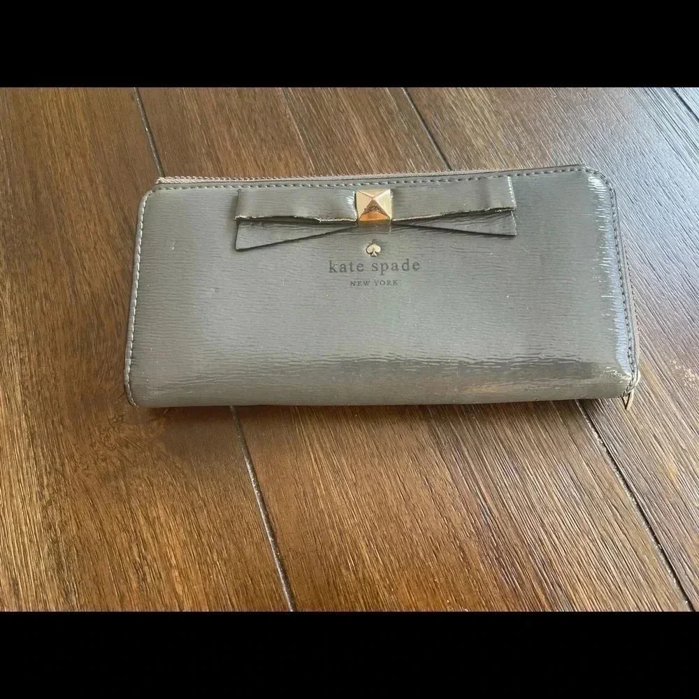 Kate Spade bow wallet